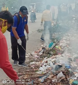 Camat Bilah Barat Turun Langsung Bersihkan Tumpukan Sampah Di Jl. By Pass Titi Jalan Baru Kec. Rantau Utara