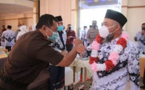 Bupati H. Andi Suhaimi Lantik Pengurus PGRI Lab. Batu  Masa Bhakti 2020 – 2025 Di Hotel Permata Land Rantauprapat