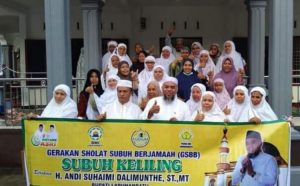 H. Andi Suhaimi Bupati L. Batu Laksanakan Sholat Subuh Berjamaah Di Masjid Nurul Huda