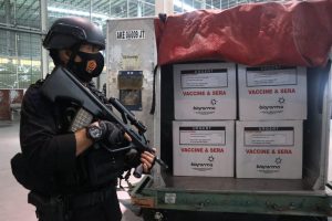 Tiba Di Sumut, Polda Sumut Kawal Ketat Vaksin Covid-19.