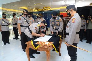 Komjen Pol Agus Andrianto Pimpin Upacara Sertijab 5 Pejabat Utama Baharkam Polri