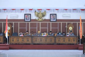 DPRD Kab. Lab. Batu Setujui Ranperda Restribusi Perizinan Tertentu Jadi Perda