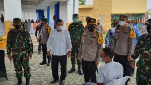 Kapoldasu dan Pangdam I/BB Cek Vaksinasi Bagi 530 Kaum Buruh di Deli Serdang 