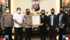 Inovasi Drive Thru Pelayanan PPKB, Kapolda Sumut Terima Penghargaan Dari Lemkapi