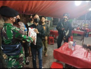 TNI Polri dan Satgas Covid 19 Patroli sekala Besar Bagikan Bansos di Medan
