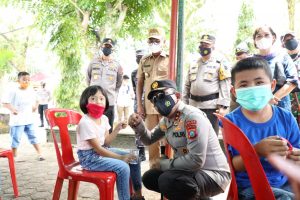 Kasih sayang Kapolda Sumut Kepada Anak-anak yang ditinggal orang tuanya karena covid 19