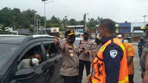 Kunjungi Pelabuhan Ajibata, Kapoldasu Sosialisasikan PPKM Level 3 Nataru