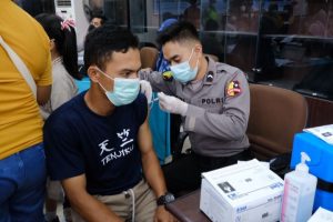 Vaksinasi Massal di Bengkalis, Wakapolda Riau: Mari Terus Gelorakan Untuk Keselamatan Masyarakat   