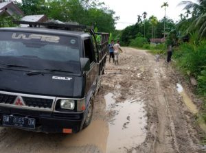Herman Angkat bicara,Tanjung Kapal ,Jika Sarana Jalan Poros Hancur, Ekonomi Masyarakat Menurun   