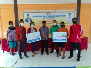 Harga Sawit Anjlok,Masyarakat Terbantu Kepala Desa Salurkan BLT DD Tahap 4,5 dan 6 Desa Sei Cingam Kec.Rupat Bengkalis Tahun 2022 