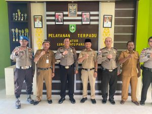 KAPOLSEK RUPAT”IPTU SISWOYO,S.H KUNJUNGI LURAH BATUPANJANG” ENRAWAN,S.P,MP”UNTUK DAPAT TERJALINNYA SEMUA STAKE HOLDER KEBERSAMAAN DAN SINERGITAS ADAKAN DISKUSI KAMTIBMAS   