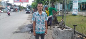 DINAS KEBERSIHAN TANJUNG BALAI LAKUKAN PEMBERSIHAN SELOKAN DI INTI KOTA TANJUNG BALAI