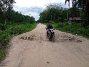 Akses Jalan PU TJ.Kapal Menuju Rt.14 Rampang Jaya Kondisinya Cukup Parah   