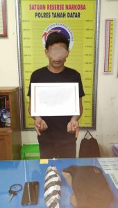 Dua Orang Pelaku Pemakai Narkotika Jenis Narkotika Di Aman kan Polisi   