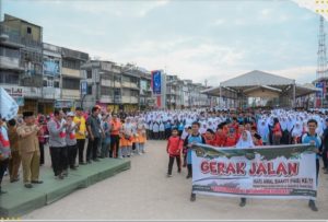Meriahkan HAB ke 77 Wali Kota Padang Sidempuan Lepas Peserta Kegiatan Gerak Jalan