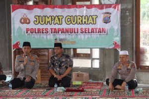 Kapolres Tapsel Jumat Curhat di Mesjid As-Suhur Pargarutan Batu