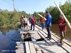 Jembatan Sungai Jekhin Desa Dungun Baru Kec.Rupat Butuh Perhatian Pemerintah Bengkalis Cq Dishub.