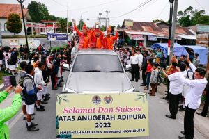 Adipura Diarak Keliling Kota Doloksanggul