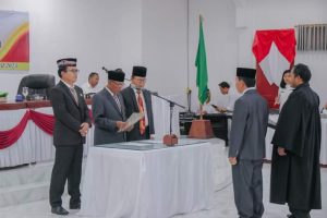 Wakil Bupati Humbahas Hadiri Pengambilan Sumpah Janji PAW Anggota DPRD Darwin Marbun