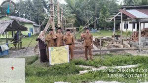 Kades  Teluk  Lecah Kec. Rupat” Ali Nasikin,S.Pd.I” Dan Jajarannya Tinjau Pembangunan Gedung Bumdes Dan Posyandu