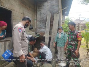 Virus Rabies Viral, Polsek Sipirok Bantu Dinas Pertanian Tapsel Vaksin Hewan Peliharaan Warga