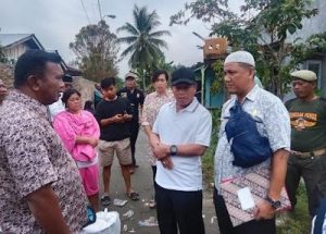 Walikota Waris Serahkan Bantuan Korban Kebakaran