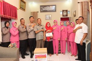 Wakili Kapolres, Kasat Binmas Polres Tapsel Anjangsana ke Sejumlah Tempat