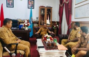 Pj. Bupati Mentawai Terima Kunjungan 3 Kepala Desa Di Ruang Kerjanya