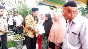 Pemerintah Kota Padangsidimpuan bersama Lembaga Baznas salurkan dana bantuan