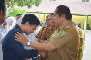 Wali Kota Irsan Efendi Nasution Lepas Calon Mahasiswa Baru Beasiswa ke Berbagai Perguruan Tinggi di Luar Pulau Sumatera