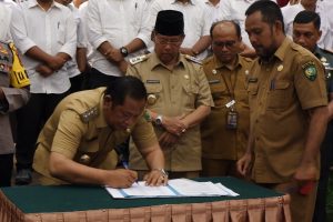 Penandatanganan kepala desa terpilih