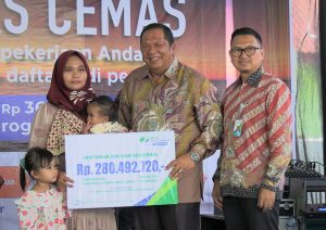 Wali Kota Irsan Efendi Nasution Terima Penghargaan Dari BPJS Ketenagakerjaan