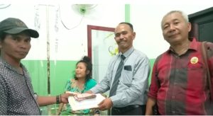 LSM PKRN Rohil Serahkan Dana Donasi Ke Salah Satu Warga Bagan Batu.