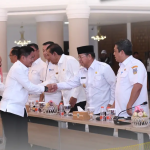 Walikota Padangsidimpuan Melepas Paskibra Menuju Bukittinggi Sebagai Reward Sukses Kibarkan Bendera Merah Putih Pada HUT RI Ke-78