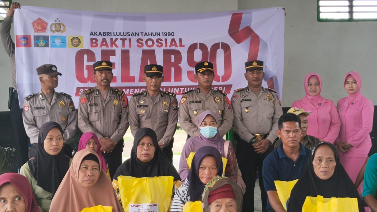 Alumni Akabri Tahun 1990 Gulirkan Bantuan Sembako Kepada Warga Kurang Mampu di Polsek Tebingtinggi