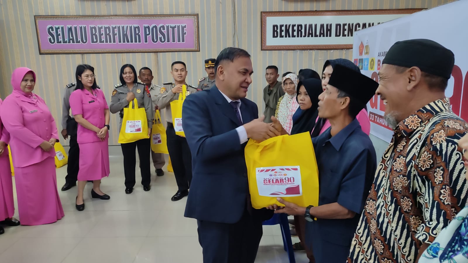 Bakti Sosial Akabri 1990, Polres Tebing Tinggi Bagikan 500 Paket Sembako 