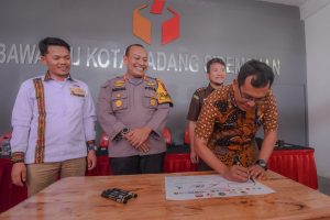Penandatanganan nota kesepakatan bersama dalam pelaksanaan penertiban alat peraga bahan kampanye yang menyalahi aturan di wilayah kota Padangsidimpuan