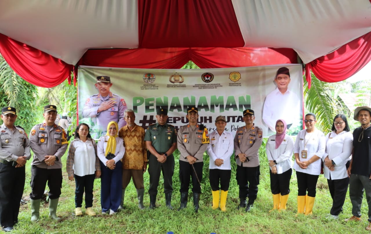 Kapolres Tebing Tinggi Pimpin Penanaman 10 Juta Pohon Bersama Polri