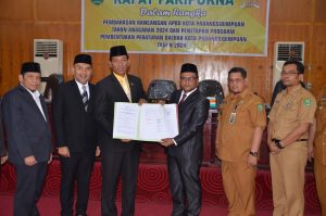 Pj Wali Kota menghadiri Rapat Paripurna DPRD dalam rangka Pembahasan RAPBD Kota Padangsidimpuan Tahun 2024
