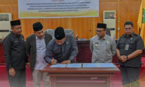 Ketua DPRD Kota Padangsidimpuan, Pimpin Paripurna  Pertanggungjawaban APBD 2022 