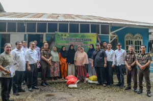 Kajari Melaksanakan Penyuluhan Hukum (Door to Door) bagi Masyarakat kurang mampu