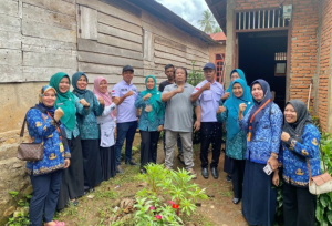 Tim Penggerak PKK Kota Padangsidimpuan dan Dinas Kependudukan dan Pencatatan Sipil Fasilitasi Perekaman e-KTP bagi Warga Penderita ODGJ