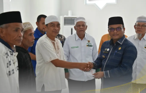 Pj Walikota Padangsidimpuan mendistribusikan ZIS