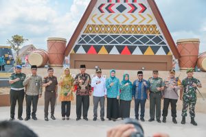 Pj. Gubernur Sumatera Utara Berharap Dengan Adanya Alun-alun Kota Dapat Meningkatkan Perekonomian Masyarakat Padangsidimpuan