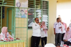 Penjabat Walikota Letnan Tinjau Sunat dan Pengobatan Gratis Di UPTD. Puskesmas Pijorkoling