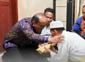 Pj. Walikota Padangsidimpuan serahkan bantuan Kepada Korban Kebakaran di Jalan Kenanga